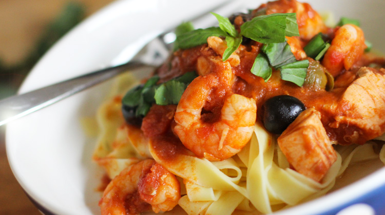 Calories in Salmon & prawn seafood tagliatelle